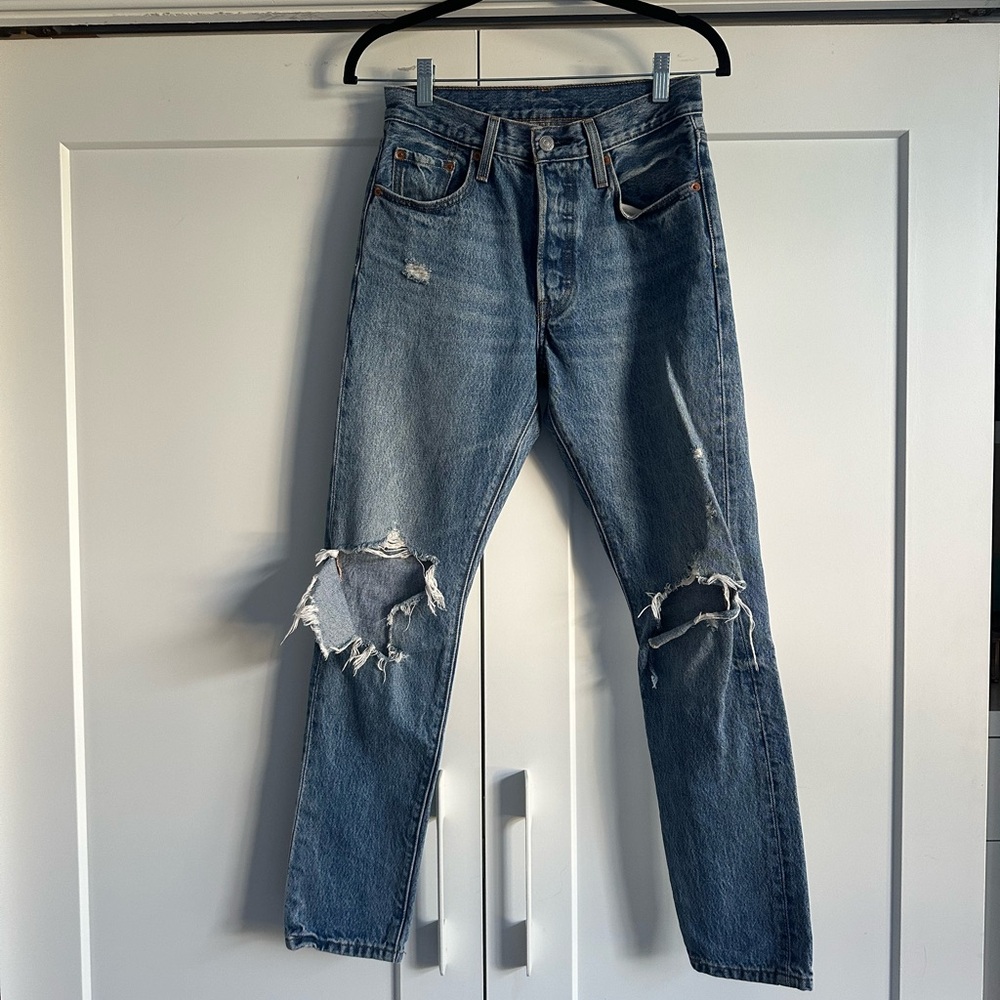 Women’s Levi’s Blue Distressed Straight Jeans